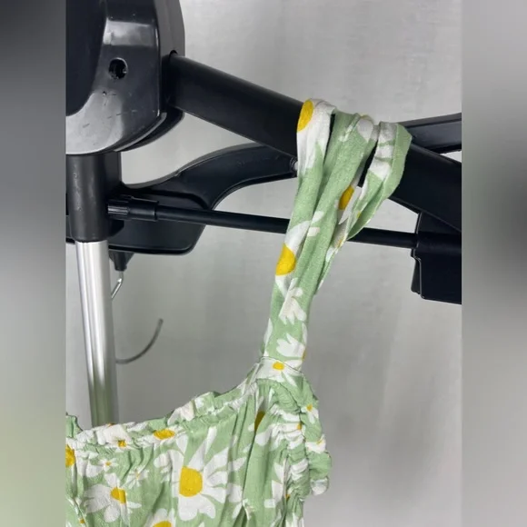 ELODIE Green Floral Tie Shoulder Smocked Crop Tank Size Small NWT - Picture 5 of 10